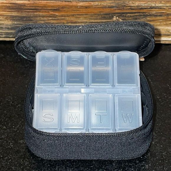 Rae Dunn VITAMINS Travel Pill Case with Removable insert M-S & 1 extra - Picture 2 of 6